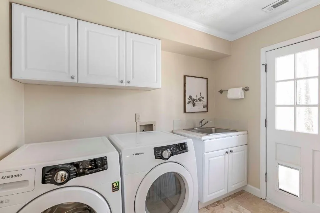 235 W Spalding Drive, Sandy Springs, Georgia 30328, 4 Bedrooms Bedrooms, ,2 BathroomsBathrooms,Residential,Sold,235 W Spalding Drive,6847668