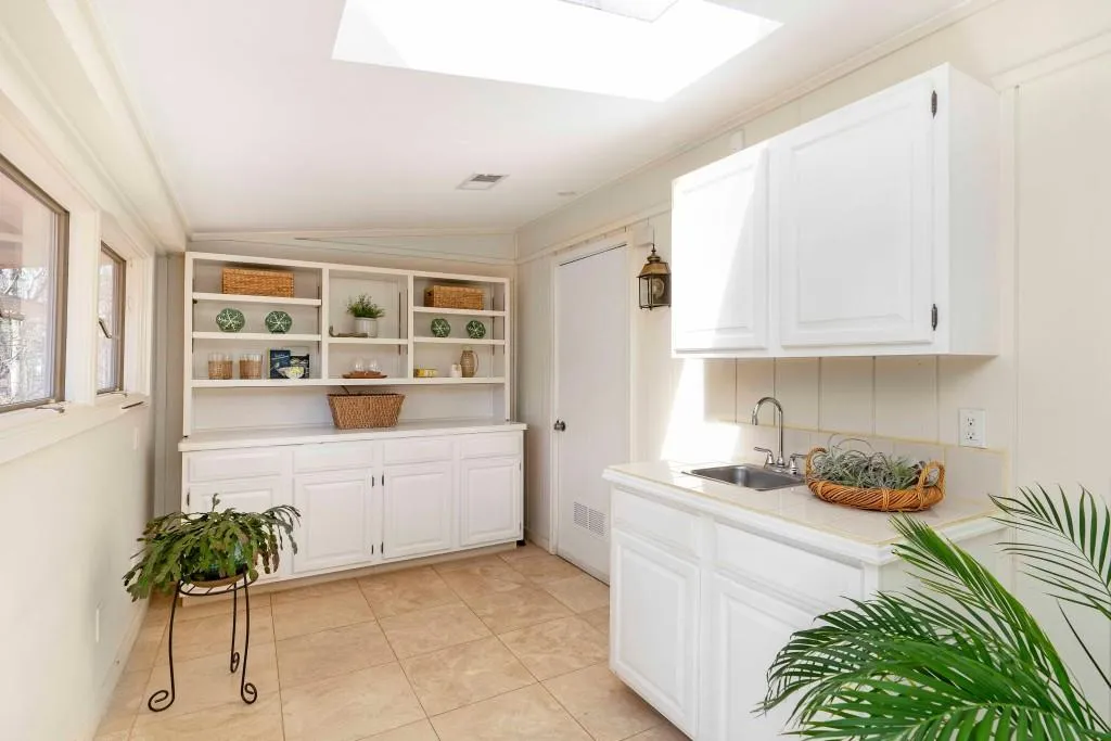 235 W Spalding Drive, Sandy Springs, Georgia 30328, 4 Bedrooms Bedrooms, ,2 BathroomsBathrooms,Residential,Sold,235 W Spalding Drive,6847668