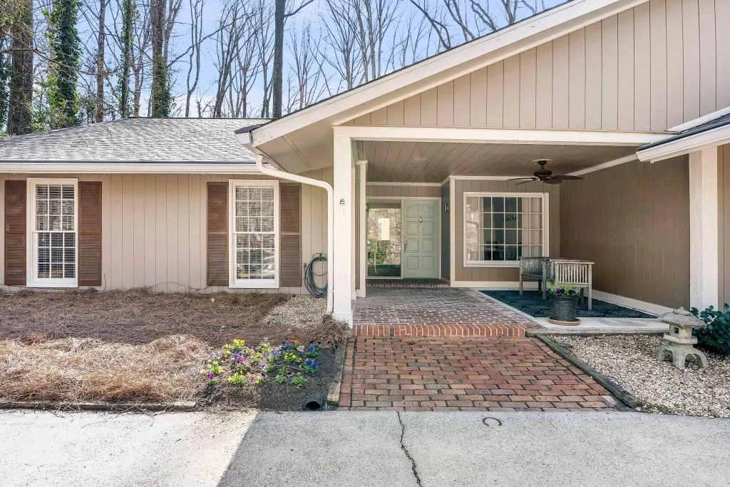 235 W Spalding Drive, Sandy Springs, Georgia 30328, 4 Bedrooms Bedrooms, ,2 BathroomsBathrooms,Residential,Sold,235 W Spalding Drive,6847668