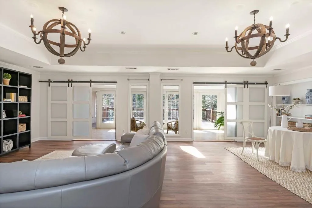 235 W Spalding Drive, Sandy Springs, Georgia 30328, 4 Bedrooms Bedrooms, ,2 BathroomsBathrooms,Residential,Sold,235 W Spalding Drive,6847668