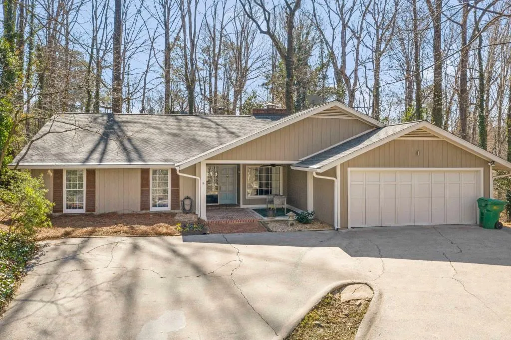 235 W Spalding Drive, Sandy Springs, Georgia 30328, 4 Bedrooms Bedrooms, ,2 BathroomsBathrooms,Residential,Sold,235 W Spalding Drive,6847668 235 W Spalding Drive, Sandy Springs, Georgia 30328, 4 Bedrooms Bedrooms, ,2 BathroomsBathrooms,Residential,Sold,235 W Spalding Drive,6847668