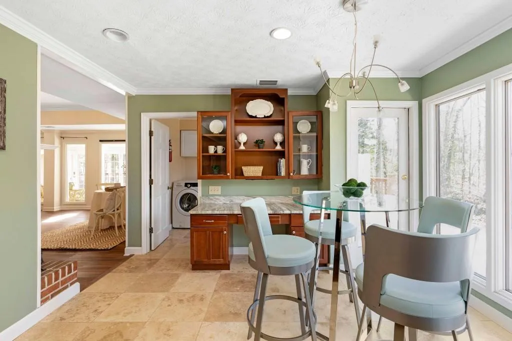 235 W Spalding Drive, Sandy Springs, Georgia 30328, 4 Bedrooms Bedrooms, ,2 BathroomsBathrooms,Residential,Sold,235 W Spalding Drive,6847668