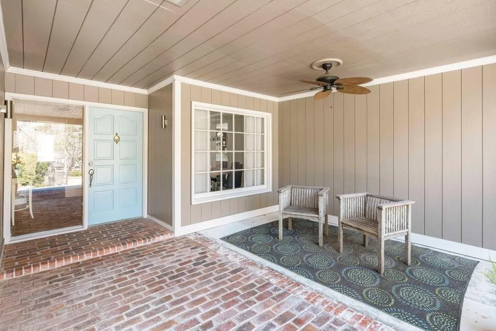 235 W Spalding Drive, Sandy Springs, Georgia 30328, 4 Bedrooms Bedrooms, ,2 BathroomsBathrooms,Residential,Sold,235 W Spalding Drive,6847668