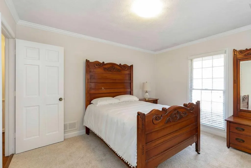 235 W Spalding Drive, Sandy Springs, Georgia 30328, 4 Bedrooms Bedrooms, ,2 BathroomsBathrooms,Residential,Sold,235 W Spalding Drive,6847668