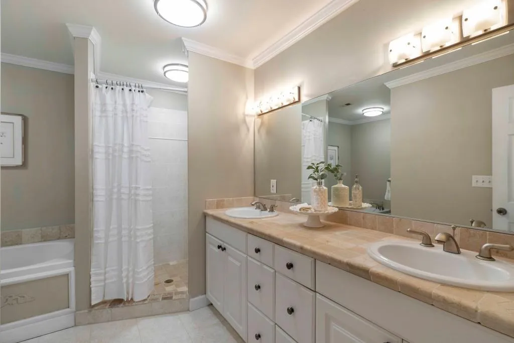 235 W Spalding Drive, Sandy Springs, Georgia 30328, 4 Bedrooms Bedrooms, ,2 BathroomsBathrooms,Residential,Sold,235 W Spalding Drive,6847668