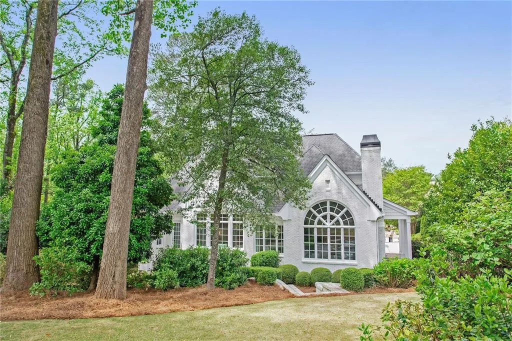 5207 Lake Forrest Drive, Atlanta, Georgia 30342, 5 Bedrooms Bedrooms, ,5 BathroomsBathrooms,Residential,Sold,5207 Lake Forrest Drive,7035245