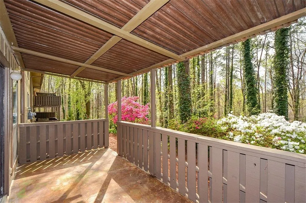 1705 Woodcliff Drive, Sandy Springs, Georgia 30350, 2 Bedrooms Bedrooms, ,2 BathroomsBathrooms,Residential,Sold,1705 Woodcliff Drive,5993490