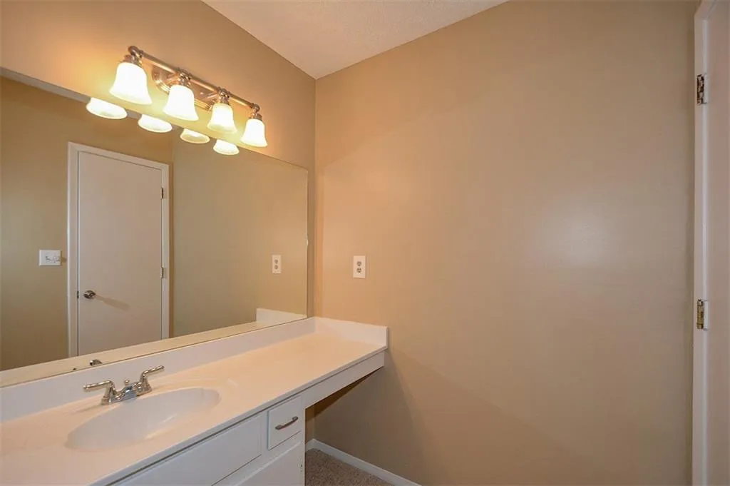 1705 Woodcliff Drive, Sandy Springs, Georgia 30350, 2 Bedrooms Bedrooms, ,2 BathroomsBathrooms,Residential,Sold,1705 Woodcliff Drive,5993490