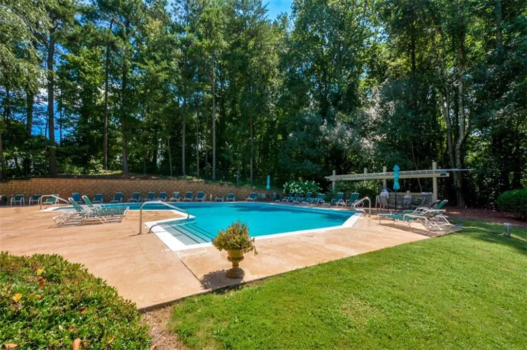 1705 Woodcliff Drive, Sandy Springs, Georgia 30350, 2 Bedrooms Bedrooms, ,2 BathroomsBathrooms,Residential,Sold,1705 Woodcliff Drive,5993490