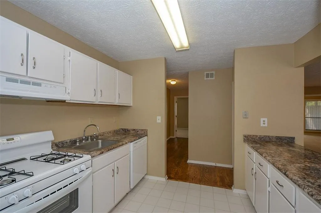 1705 Woodcliff Drive, Sandy Springs, Georgia 30350, 2 Bedrooms Bedrooms, ,2 BathroomsBathrooms,Residential,Sold,1705 Woodcliff Drive,5993490