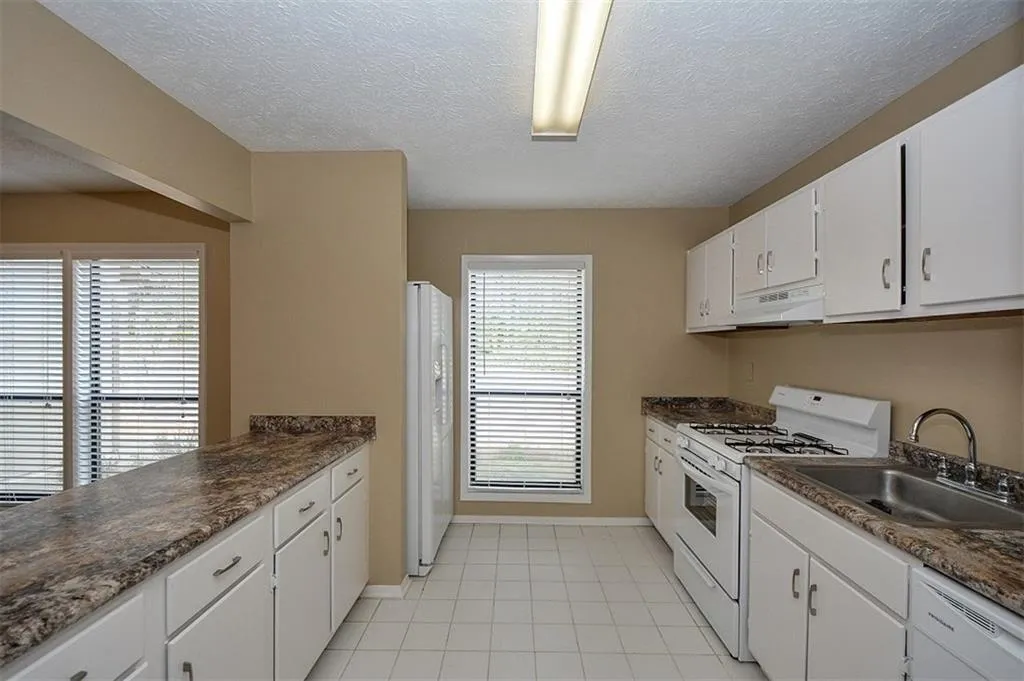 1705 Woodcliff Drive, Sandy Springs, Georgia 30350, 2 Bedrooms Bedrooms, ,2 BathroomsBathrooms,Residential,Sold,1705 Woodcliff Drive,5993490