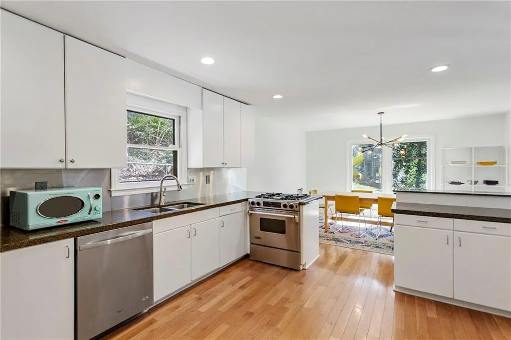 515 Forest Valley Road, Atlanta, Georgia 30342, 4 Bedrooms Bedrooms, ,3 BathroomsBathrooms,Residential,Sold,515 Forest Valley Road,7016255