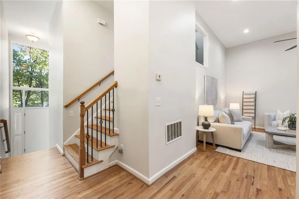 4010 Roswell Road Ne Unit B3, Atlanta, Georgia 30342, 3 Bedrooms Bedrooms, 0 ,2 BathroomsBathrooms,Residential,Sold,4010 Roswell Road Ne Unit B3,7696862