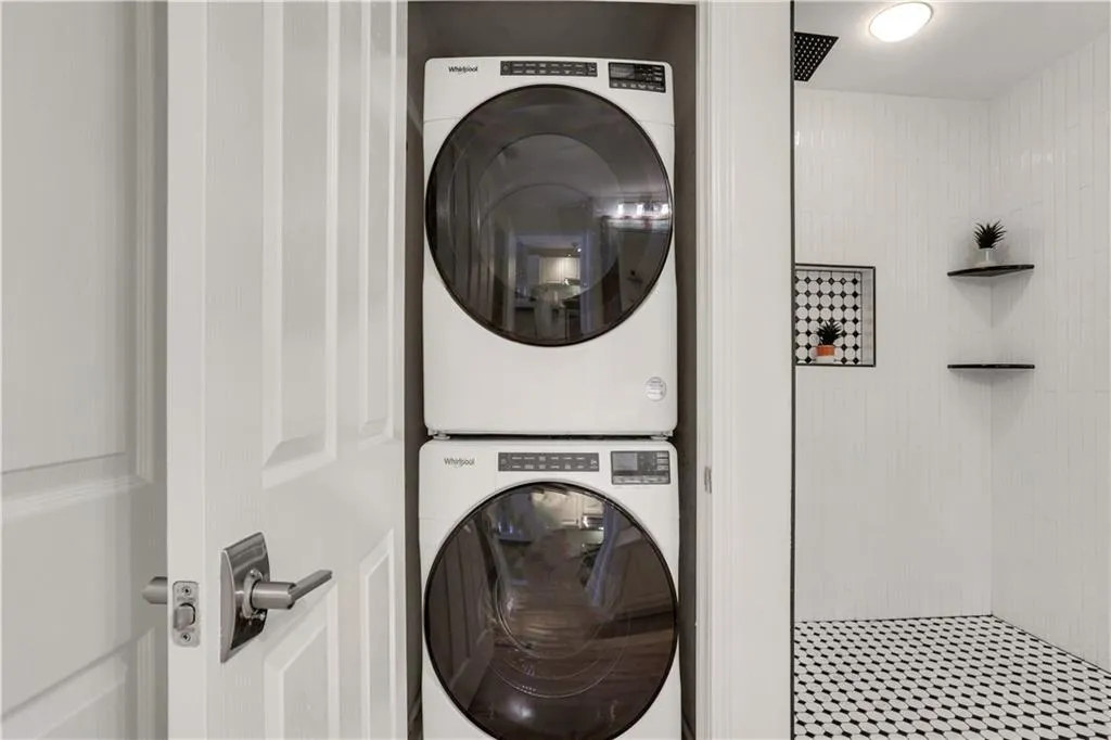 1101 Juniper Street Ne Unit 922, Atlanta, Georgia 30309, 1 Bedroom Bedrooms, ,1 BathroomBathrooms,Residential,For Sale,1101 Juniper Street Ne Unit 922,7601353
