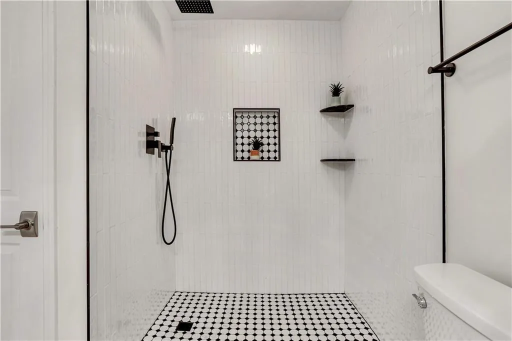 1101 Juniper Street Ne Unit 922, Atlanta, Georgia 30309, 1 Bedroom Bedrooms, ,1 BathroomBathrooms,Residential,For Sale,1101 Juniper Street Ne Unit 922,7601353
