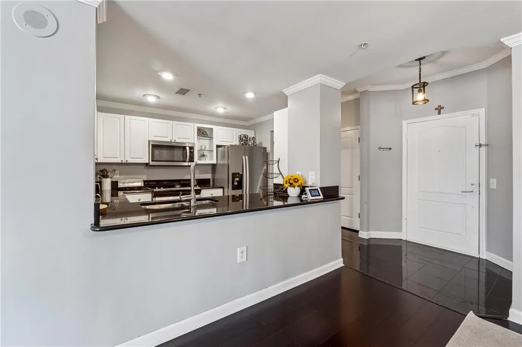 3475 Oak Valley Road Ne Unit 980, Atlanta, Georgia 30326, 2 Bedrooms Bedrooms, ,1 BathroomBathrooms,Residential,For Sale,3475 Oak Valley Road Ne Unit 980,7635796