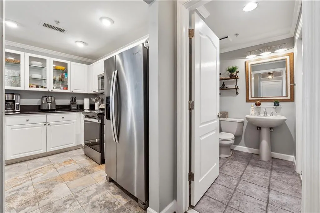 3475 Oak Valley Road Ne Unit 980, Atlanta, Georgia 30326, 2 Bedrooms Bedrooms, ,1 BathroomBathrooms,Residential,For Sale,3475 Oak Valley Road Ne Unit 980,7635796
