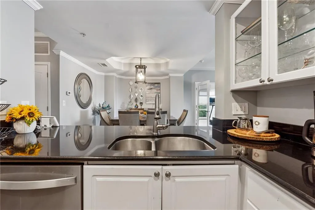 3475 Oak Valley Road Ne Unit 980, Atlanta, Georgia 30326, 2 Bedrooms Bedrooms, ,1 BathroomBathrooms,Residential,For Sale,3475 Oak Valley Road Ne Unit 980,7635796