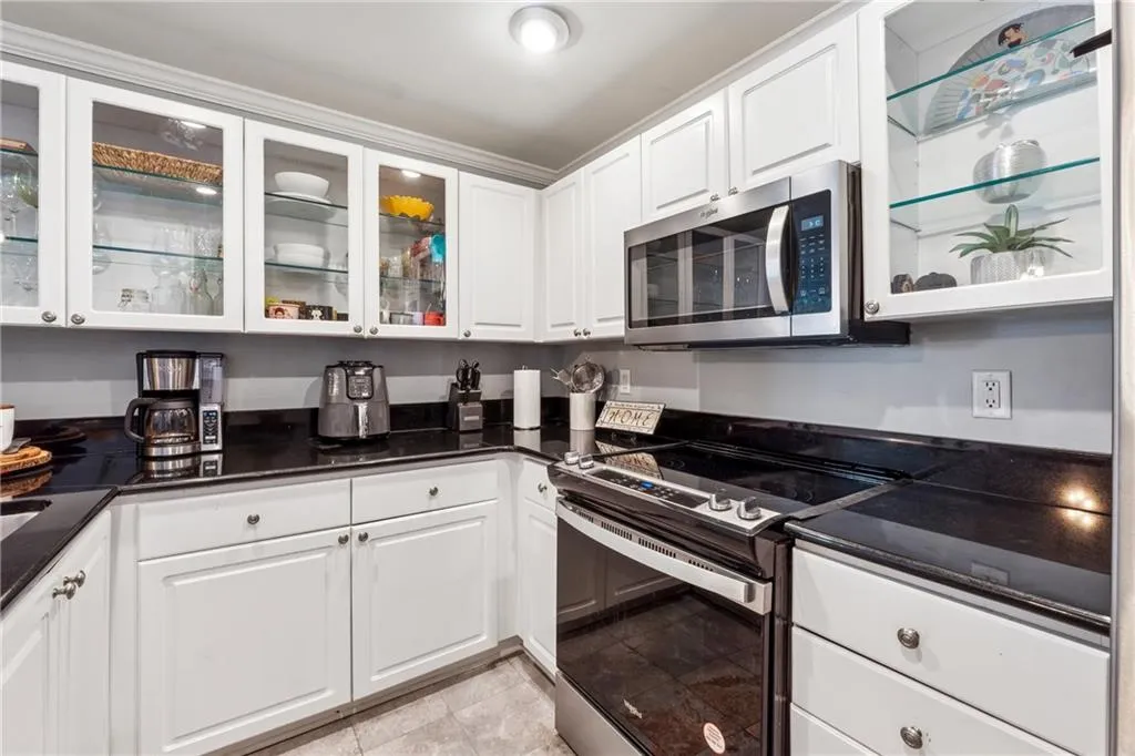 3475 Oak Valley Road Ne Unit 980, Atlanta, Georgia 30326, 2 Bedrooms Bedrooms, ,1 BathroomBathrooms,Residential,For Sale,3475 Oak Valley Road Ne Unit 980,7635796