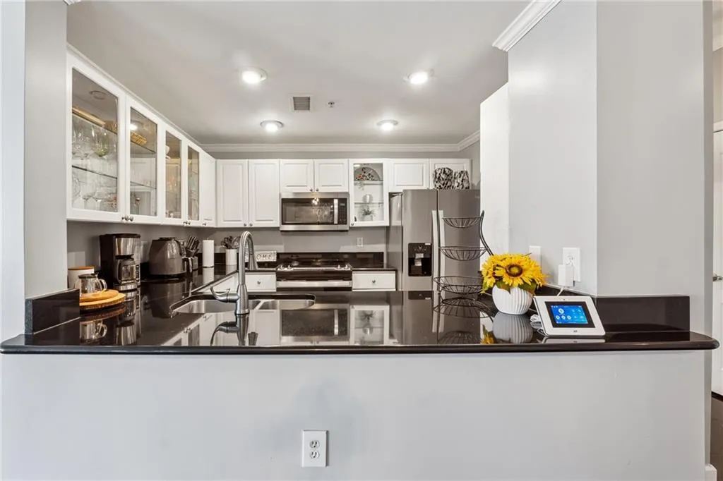 3475 Oak Valley Road Ne Unit 980, Atlanta, Georgia 30326, 2 Bedrooms Bedrooms, ,1 BathroomBathrooms,Residential,For Sale,3475 Oak Valley Road Ne Unit 980,7635796