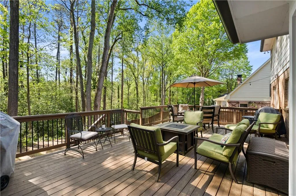 175 Marsh Glen Point, Sandy Springs, Georgia 30328, 4 Bedrooms Bedrooms, ,4 BathroomsBathrooms,Residential,Sold,175 Marsh Glen Point,7202180