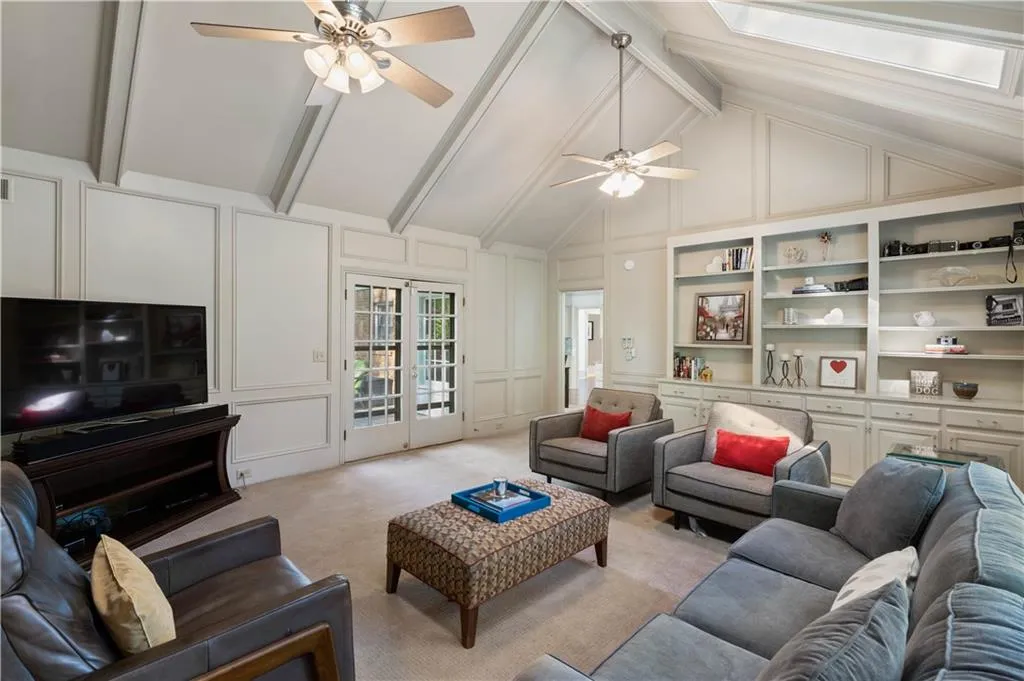 175 Marsh Glen Point, Sandy Springs, Georgia 30328, 4 Bedrooms Bedrooms, ,4 BathroomsBathrooms,Residential,Sold,175 Marsh Glen Point,7202180