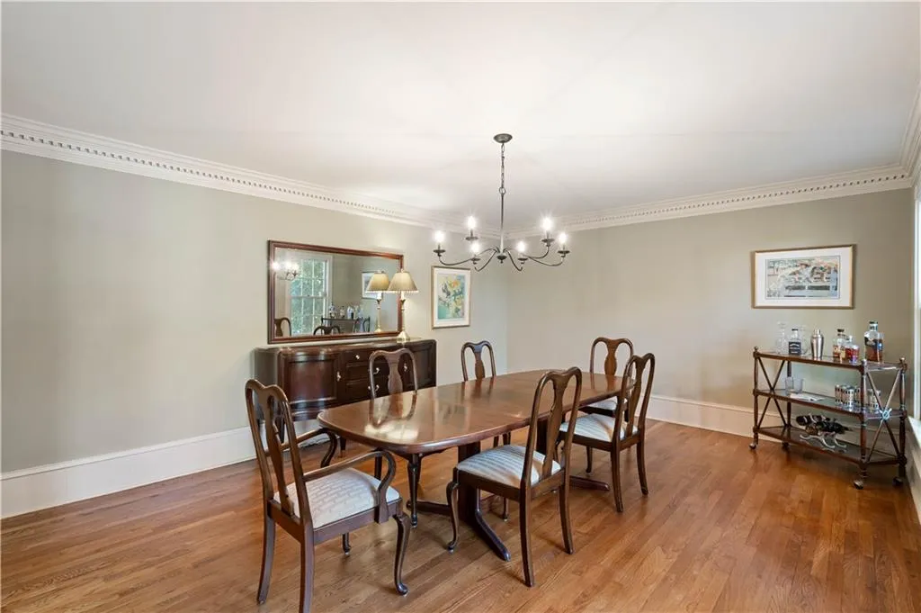 175 Marsh Glen Point, Sandy Springs, Georgia 30328, 4 Bedrooms Bedrooms, ,4 BathroomsBathrooms,Residential,Sold,175 Marsh Glen Point,7202180