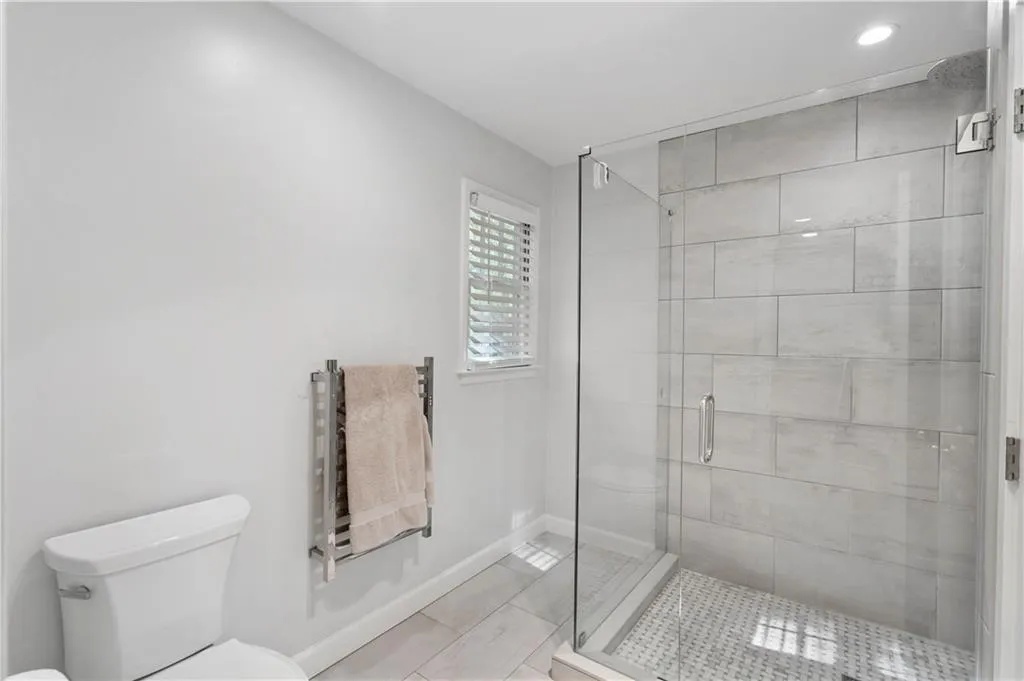 175 Marsh Glen Point, Sandy Springs, Georgia 30328, 4 Bedrooms Bedrooms, ,4 BathroomsBathrooms,Residential,Sold,175 Marsh Glen Point,7202180