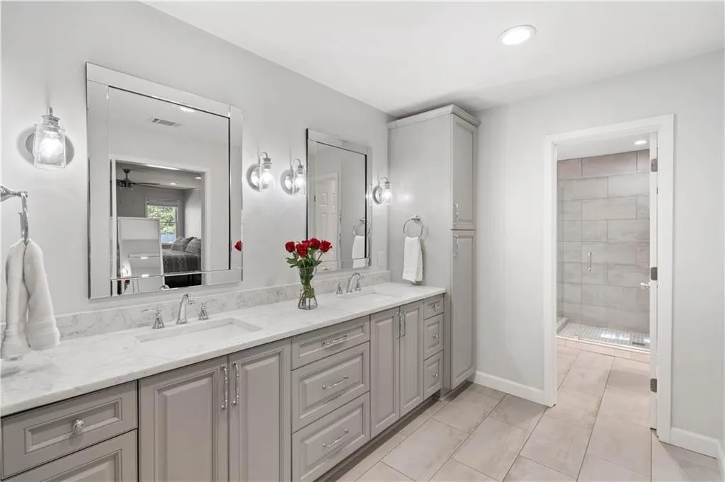175 Marsh Glen Point, Sandy Springs, Georgia 30328, 4 Bedrooms Bedrooms, ,4 BathroomsBathrooms,Residential,Sold,175 Marsh Glen Point,7202180