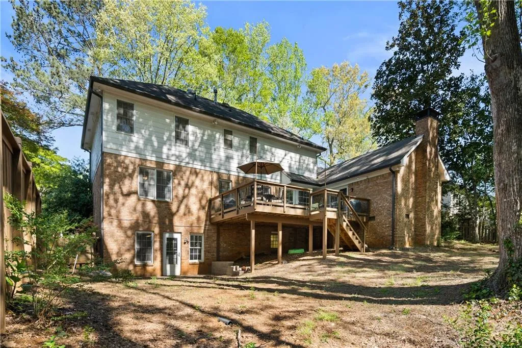 175 Marsh Glen Point, Sandy Springs, Georgia 30328, 4 Bedrooms Bedrooms, ,4 BathroomsBathrooms,Residential,Sold,175 Marsh Glen Point,7202180
