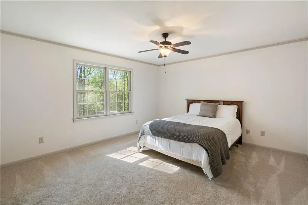 175 Marsh Glen Point, Sandy Springs, Georgia 30328, 4 Bedrooms Bedrooms, ,4 BathroomsBathrooms,Residential,Sold,175 Marsh Glen Point,7202180