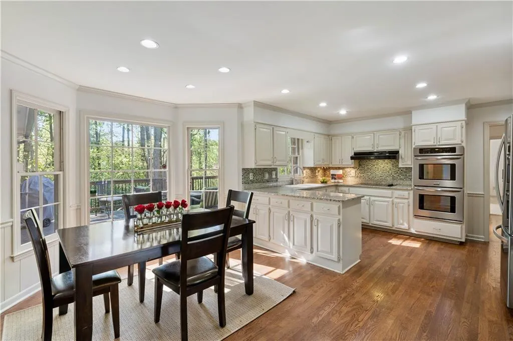 175 Marsh Glen Point, Sandy Springs, Georgia 30328, 4 Bedrooms Bedrooms, ,4 BathroomsBathrooms,Residential,Sold,175 Marsh Glen Point,7202180