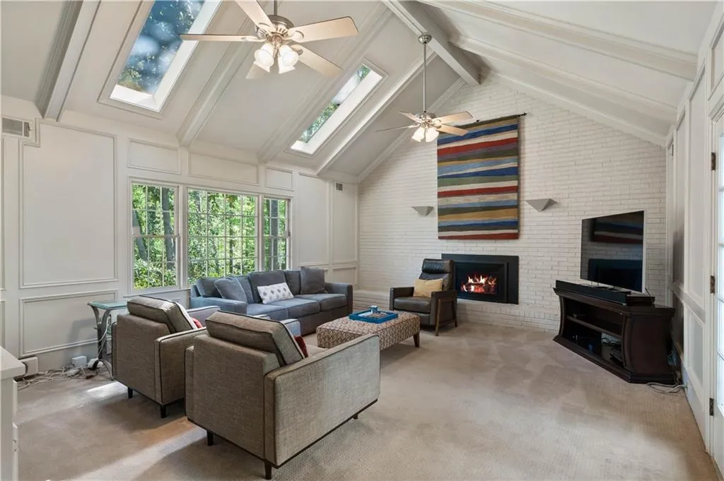175 Marsh Glen Point, Sandy Springs, Georgia 30328, 4 Bedrooms Bedrooms, ,4 BathroomsBathrooms,Residential,Sold,175 Marsh Glen Point,7202180