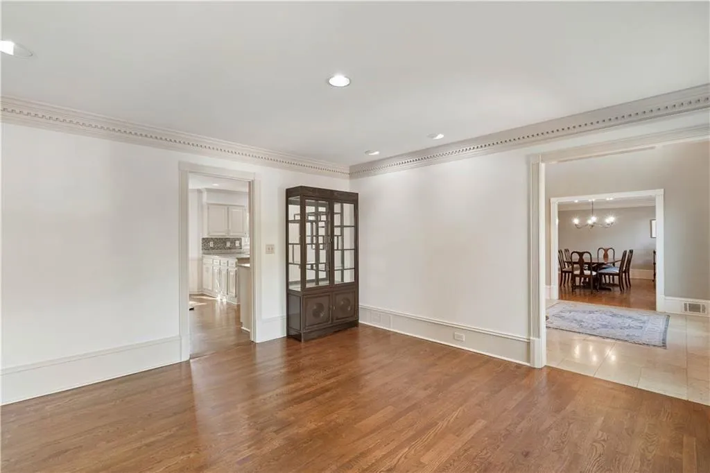 175 Marsh Glen Point, Sandy Springs, Georgia 30328, 4 Bedrooms Bedrooms, ,4 BathroomsBathrooms,Residential,Sold,175 Marsh Glen Point,7202180