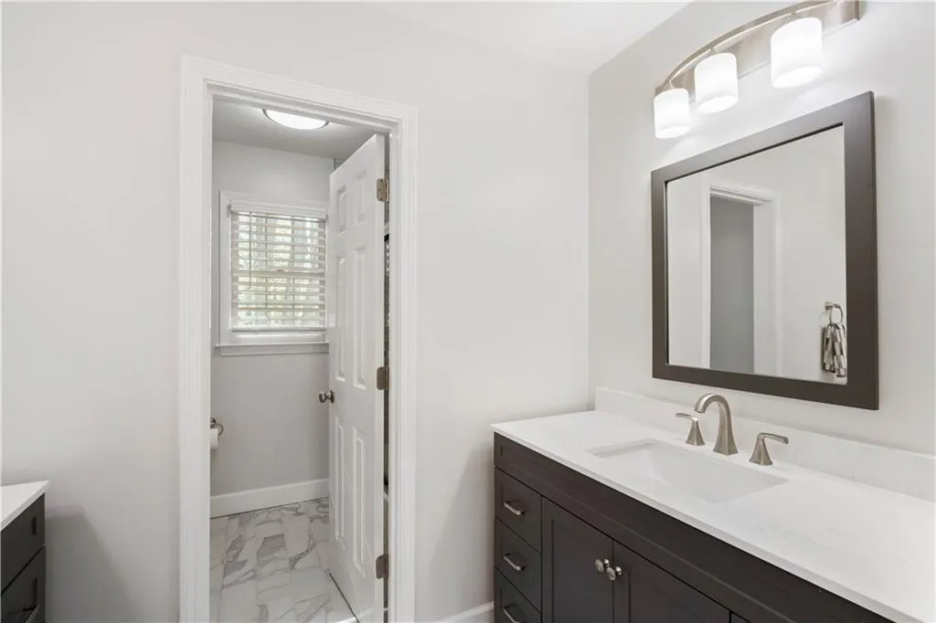 175 Marsh Glen Point, Sandy Springs, Georgia 30328, 4 Bedrooms Bedrooms, ,4 BathroomsBathrooms,Residential,Sold,175 Marsh Glen Point,7202180