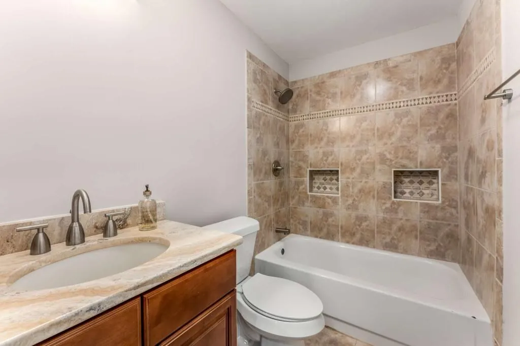 upstairs hall bathroom