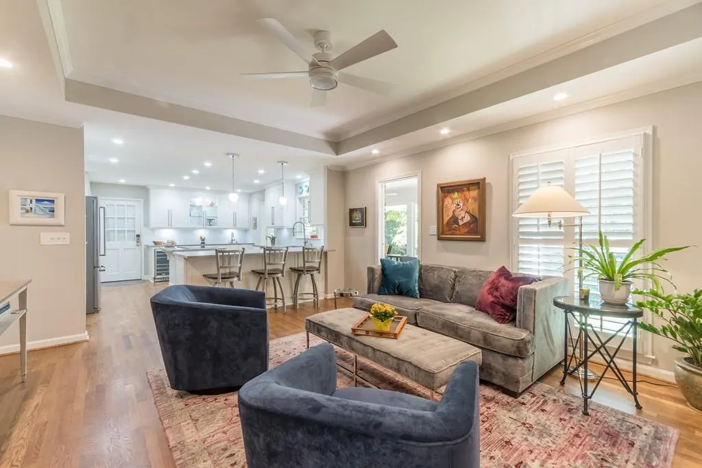 745 Edgewater Trail, Sandy Springs, Georgia 30328, 4 Bedrooms Bedrooms, ,3 BathroomsBathrooms,Residential,Sold,745 Edgewater Trail,6785677