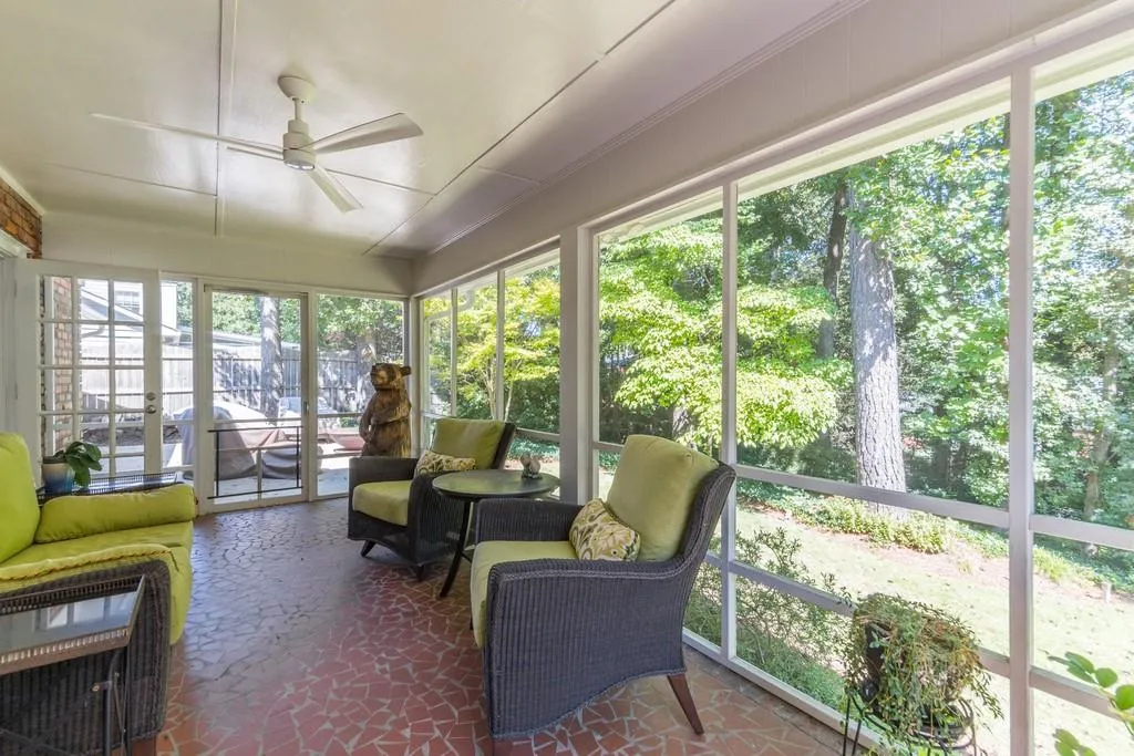 745 Edgewater Trail, Sandy Springs, Georgia 30328, 4 Bedrooms Bedrooms, ,3 BathroomsBathrooms,Residential,Sold,745 Edgewater Trail,6785677