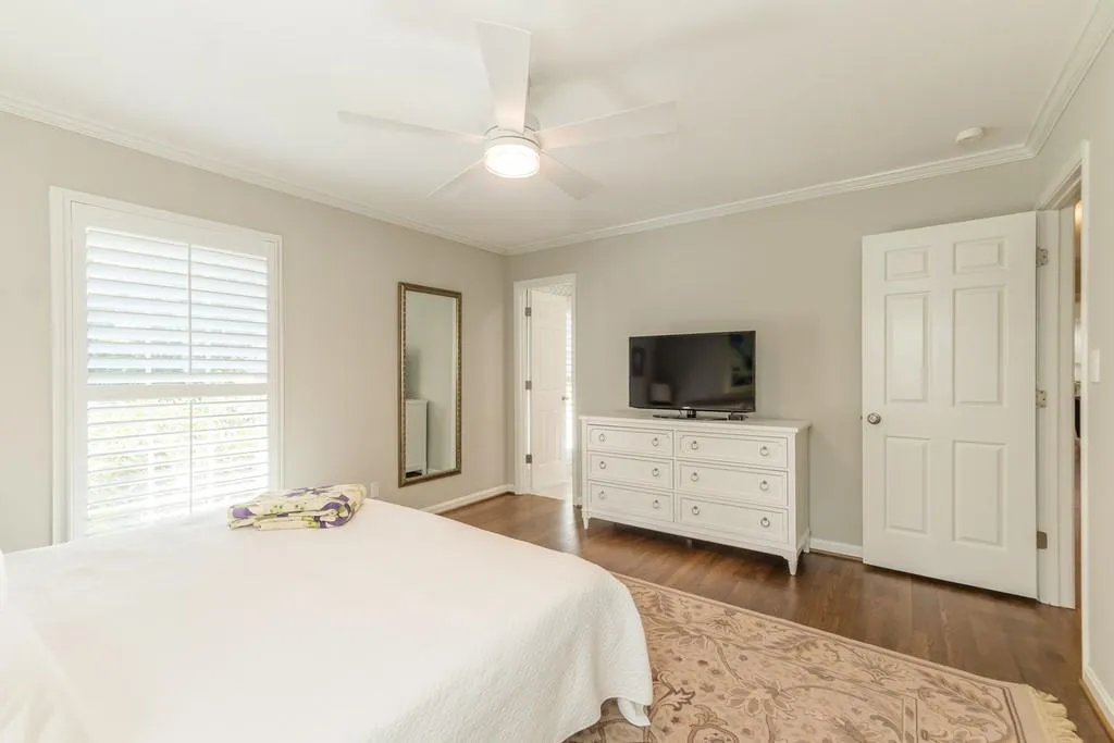 745 Edgewater Trail, Sandy Springs, Georgia 30328, 4 Bedrooms Bedrooms, ,3 BathroomsBathrooms,Residential,Sold,745 Edgewater Trail,6785677