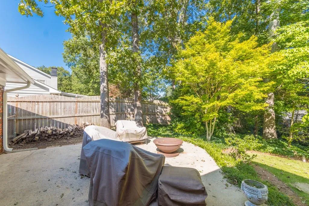 745 Edgewater Trail, Sandy Springs, Georgia 30328, 4 Bedrooms Bedrooms, ,3 BathroomsBathrooms,Residential,Sold,745 Edgewater Trail,6785677