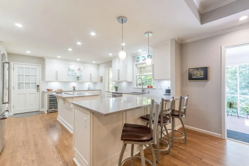 745 Edgewater Trail, Sandy Springs, Georgia 30328, 4 Bedrooms Bedrooms, ,3 BathroomsBathrooms,Residential,Sold,745 Edgewater Trail,6785677