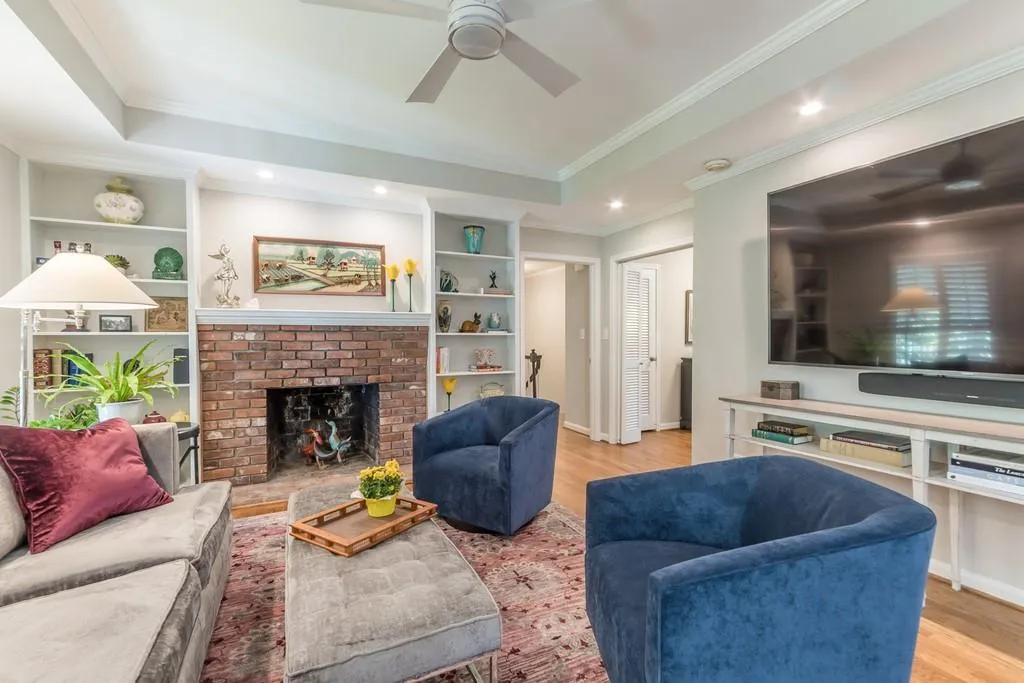 745 Edgewater Trail, Sandy Springs, Georgia 30328, 4 Bedrooms Bedrooms, ,3 BathroomsBathrooms,Residential,Sold,745 Edgewater Trail,6785677