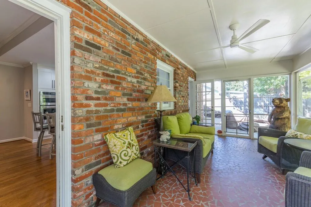 745 Edgewater Trail, Sandy Springs, Georgia 30328, 4 Bedrooms Bedrooms, ,3 BathroomsBathrooms,Residential,Sold,745 Edgewater Trail,6785677