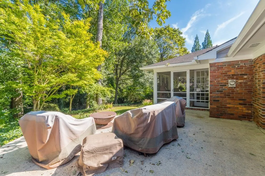 745 Edgewater Trail, Sandy Springs, Georgia 30328, 4 Bedrooms Bedrooms, ,3 BathroomsBathrooms,Residential,Sold,745 Edgewater Trail,6785677