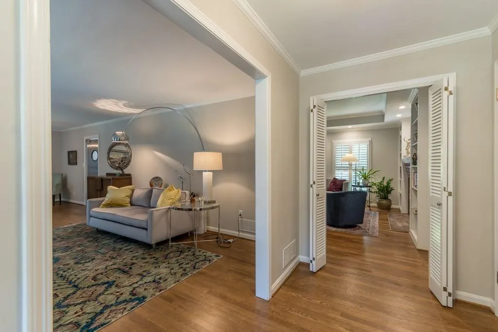 745 Edgewater Trail, Sandy Springs, Georgia 30328, 4 Bedrooms Bedrooms, ,3 BathroomsBathrooms,Residential,Sold,745 Edgewater Trail,6785677