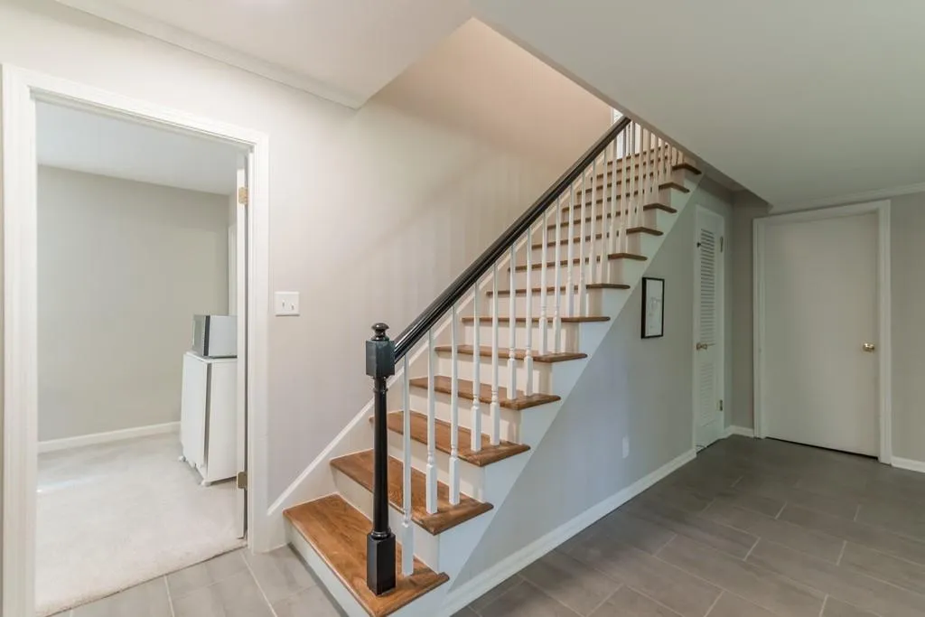 745 Edgewater Trail, Sandy Springs, Georgia 30328, 4 Bedrooms Bedrooms, ,3 BathroomsBathrooms,Residential,Sold,745 Edgewater Trail,6785677