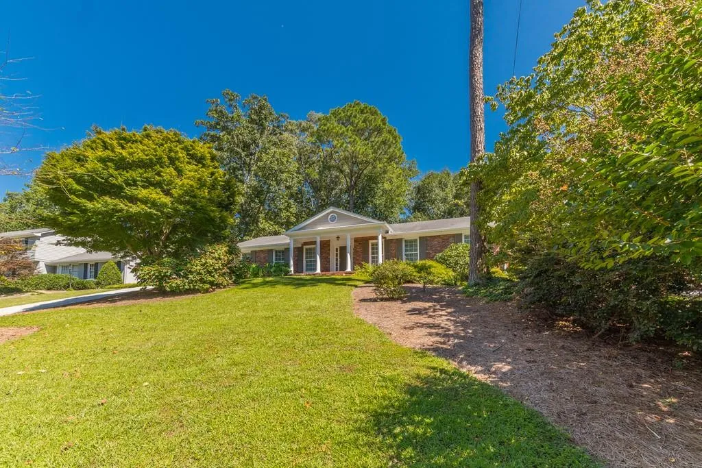 745 Edgewater Trail, Sandy Springs, Georgia 30328, 4 Bedrooms Bedrooms, ,3 BathroomsBathrooms,Residential,Sold,745 Edgewater Trail,6785677