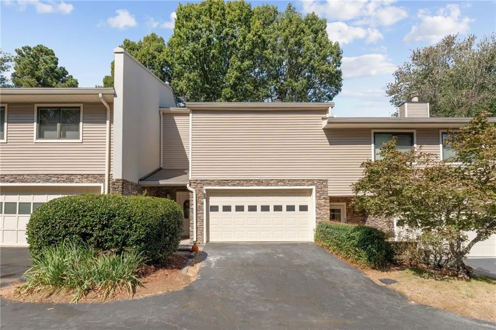 49 Basswood Circle, Atlanta, Georgia 30328, 4 Bedrooms Bedrooms, ,3 BathroomsBathrooms,Residential,For Sale,49 Basswood Circle,7667346