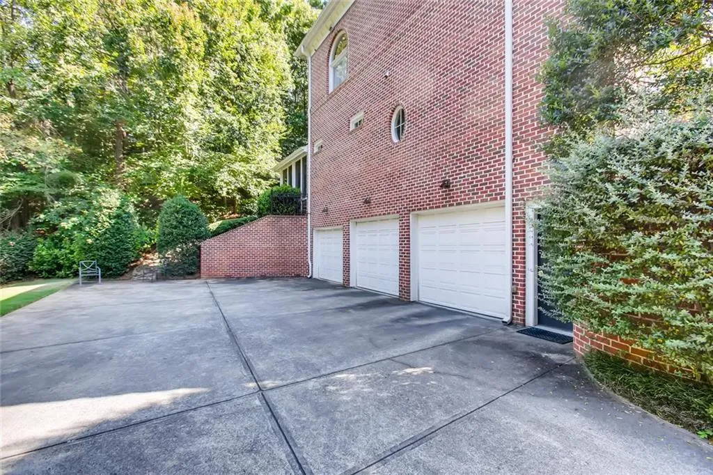 5185 Falcon Chase Lane, Sandy Springs, Georgia 30342, 5 Bedrooms Bedrooms, ,4 BathroomsBathrooms,Residential,Sold,5185 Falcon Chase Lane,6674890