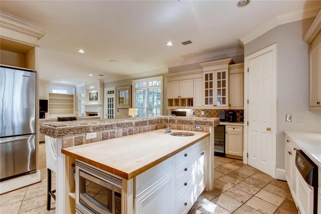 5185 Falcon Chase Lane, Sandy Springs, Georgia 30342, 5 Bedrooms Bedrooms, ,4 BathroomsBathrooms,Residential,Sold,5185 Falcon Chase Lane,6674890